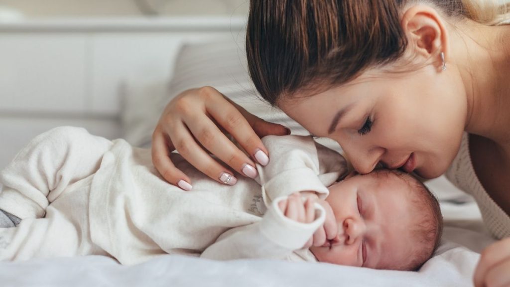 Minimalist Parenting: Finding Balance with a Newborn
