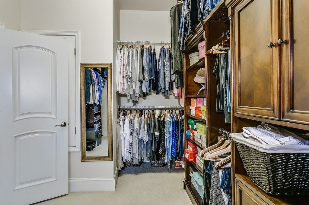 How To ORGANIZE Your Closet Like A PRO: 5 Minimalist Rules Of Closet Organization